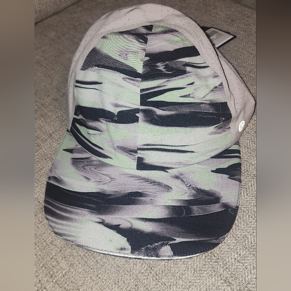 New Authentic Lululemon Fast & Free Run Hat M Cap Vented Mesh  Breathable - Picture 1 of 9